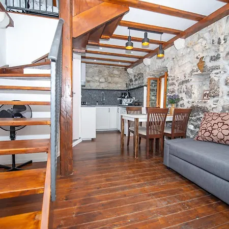 Apartmán Cool Stone House In The Old Town