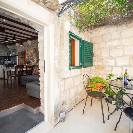 Daire Cool Stone House In The Old Town Split